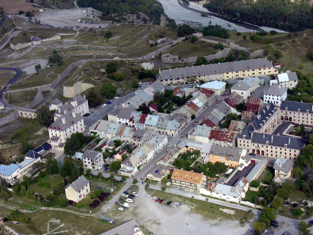Holiday Home&Spa - Le Rendez Vous de Vauban Mont-Dauphin Buitenkant foto